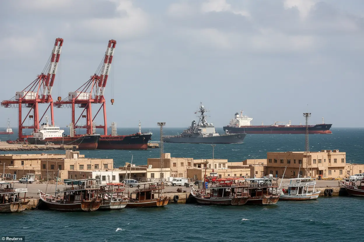 米中央軍　米大統領指示でイラン港・沿岸向け海上封鎖解除　米艦艇監視継続