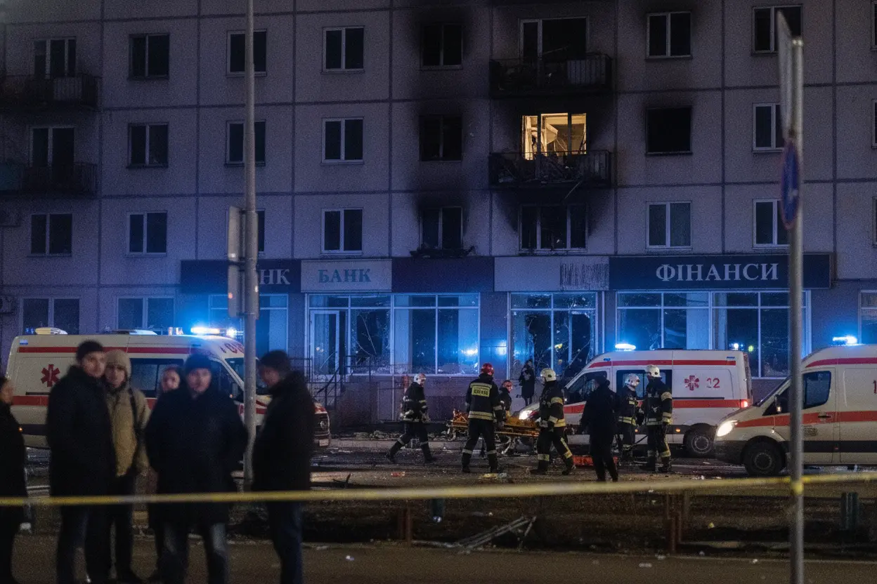 エネルホダル、昨夜の大規模攻撃で民間人3人負傷　ザポロージエ原発修理再開に影